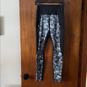 Athleta Frost High Traverse Black and Gray  Camo/Floral Tights Leggings Running